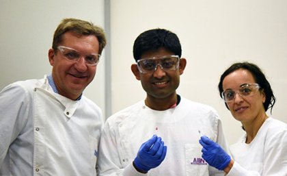 Professor Matt Trau, Dr Abu Sina and Dr Laura Carrascosa